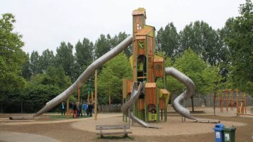 Large wooden play facilities_10