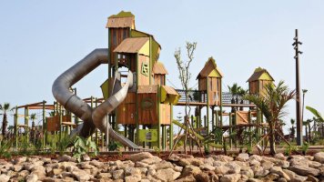 Large wooden play facilities_11