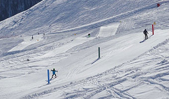 allestimento pista da sci snowboard The Cave - Carosello3000_5