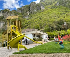 Parco giochi vista lago: nuova installazione al Camping Miralago a prova di CAM.